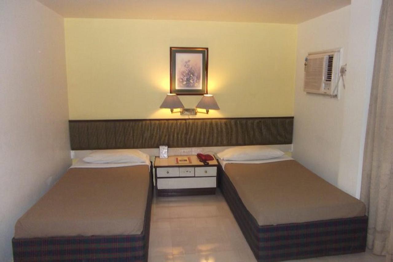 Hotel Bluehill Bhavnagar Eksteriør billede