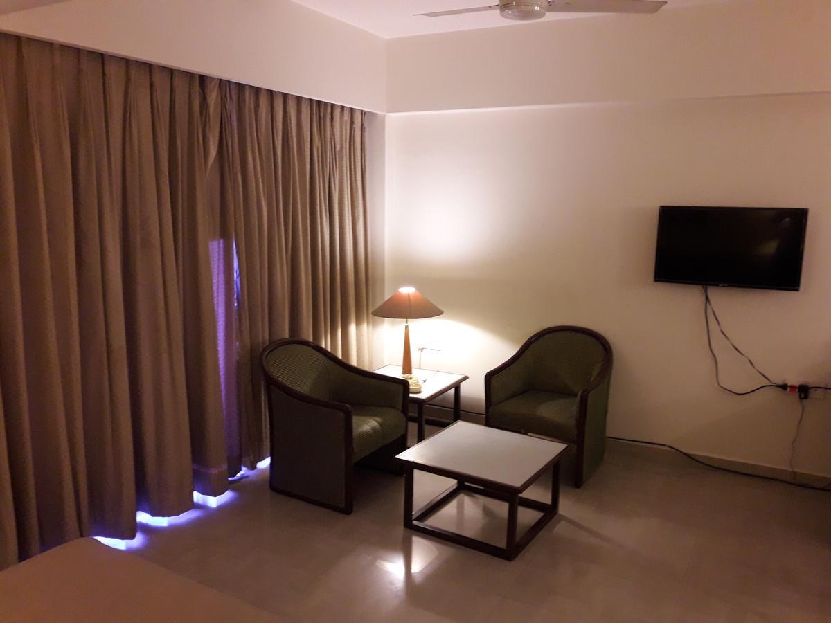 Hotel Bluehill Bhavnagar Eksteriør billede