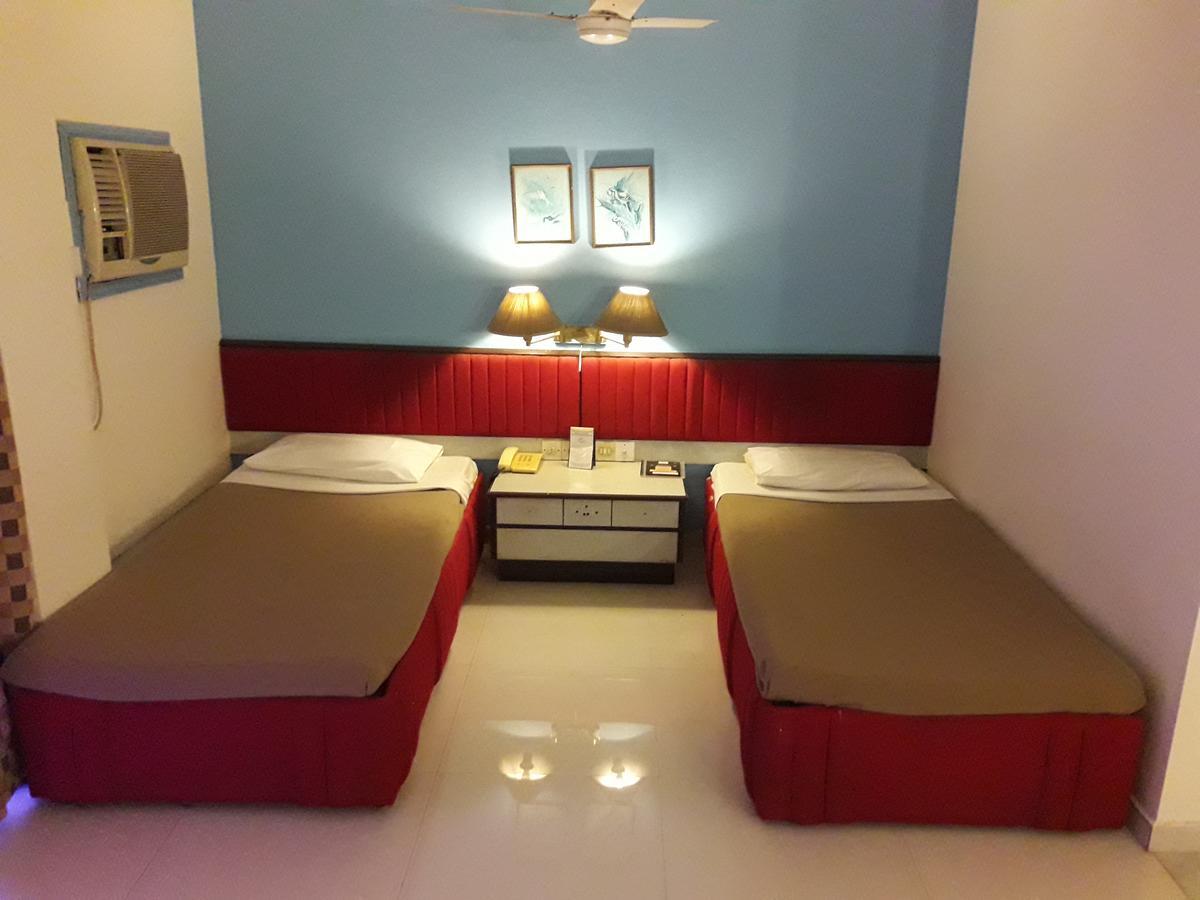 Hotel Bluehill Bhavnagar Eksteriør billede