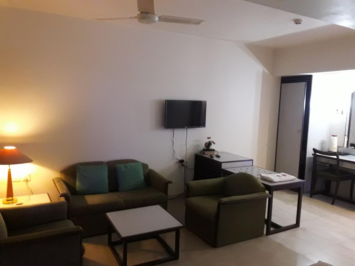 Hotel Bluehill Bhavnagar Eksteriør billede