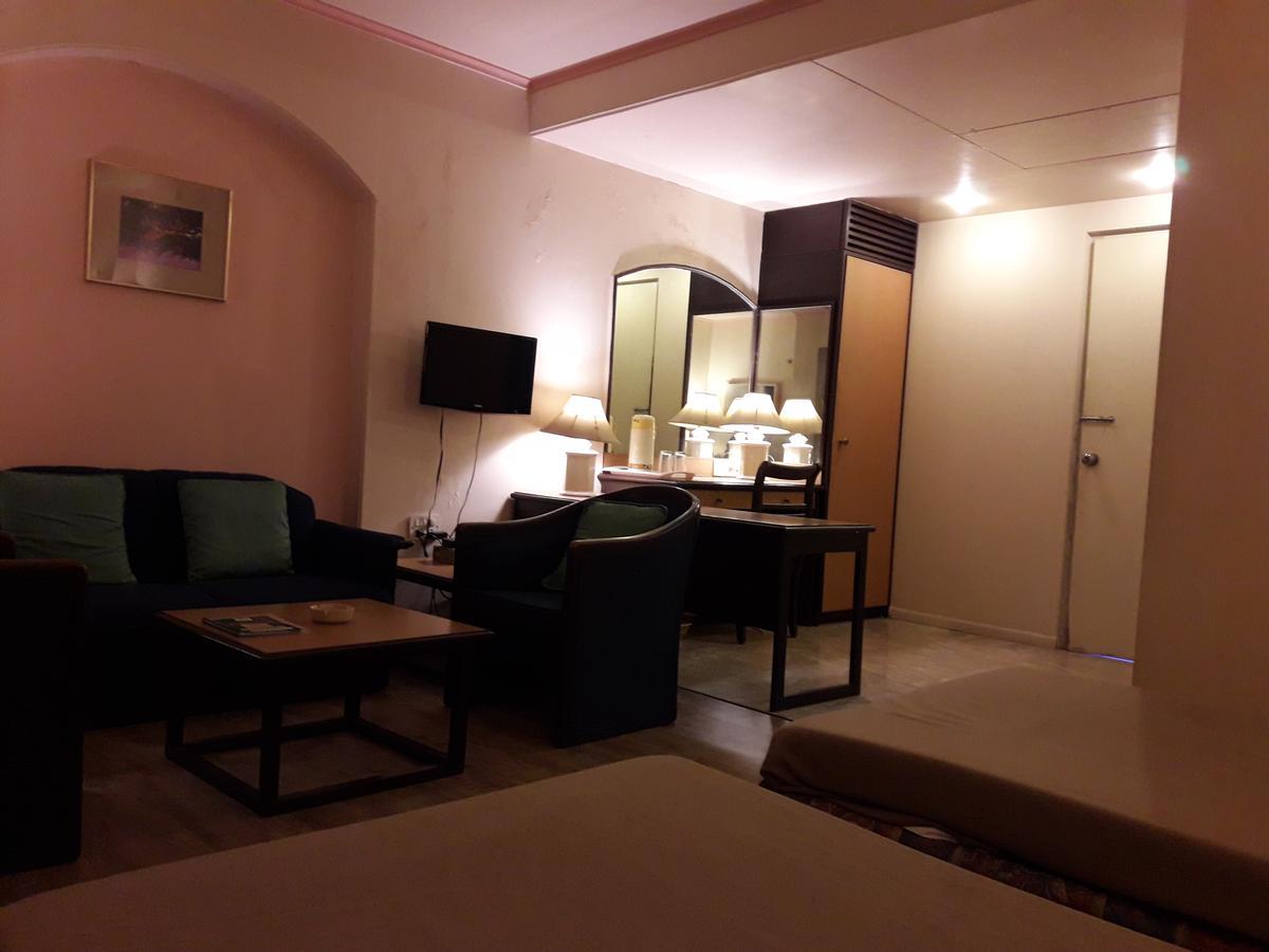 Hotel Bluehill Bhavnagar Eksteriør billede