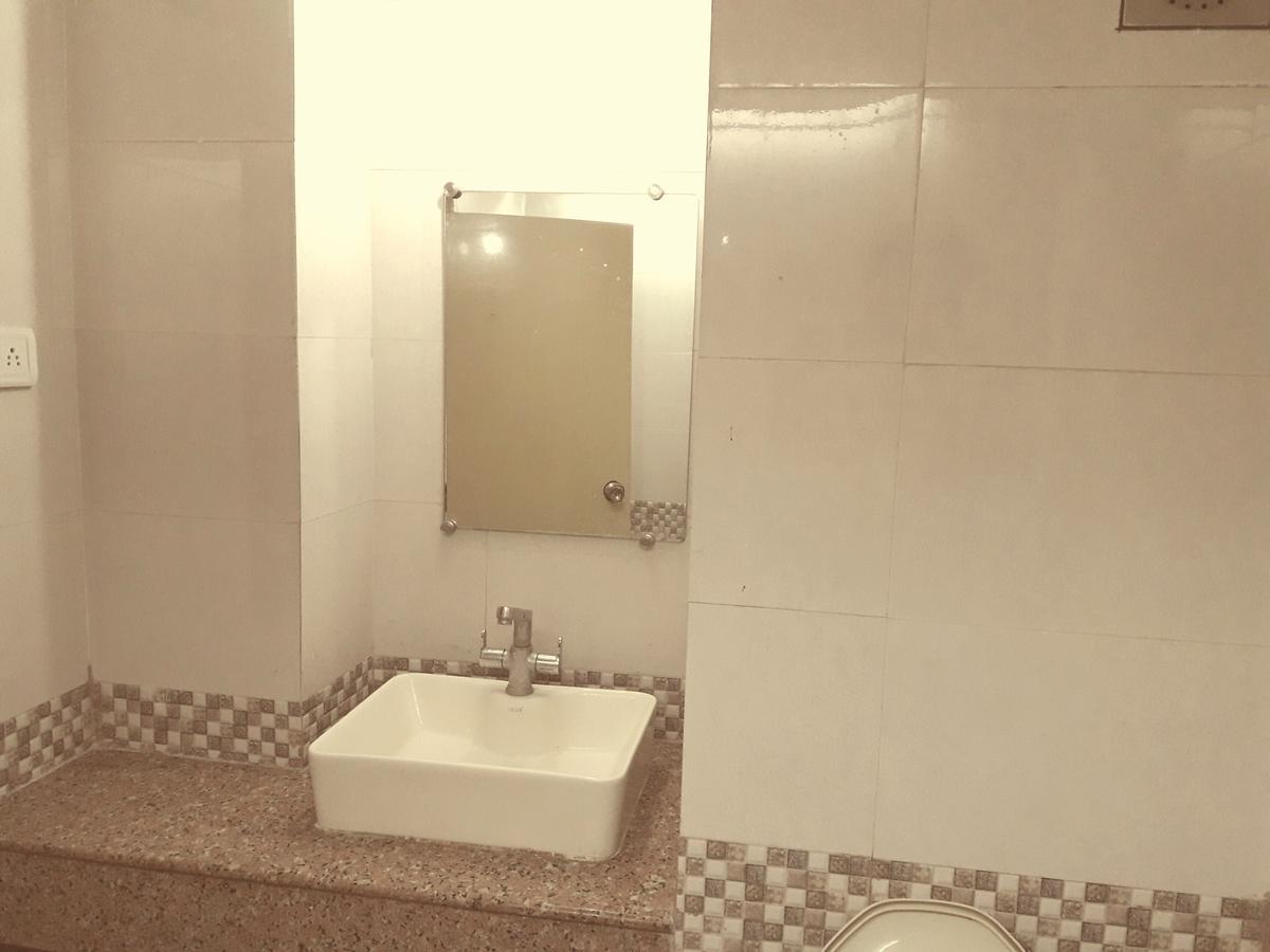Hotel Bluehill Bhavnagar Eksteriør billede