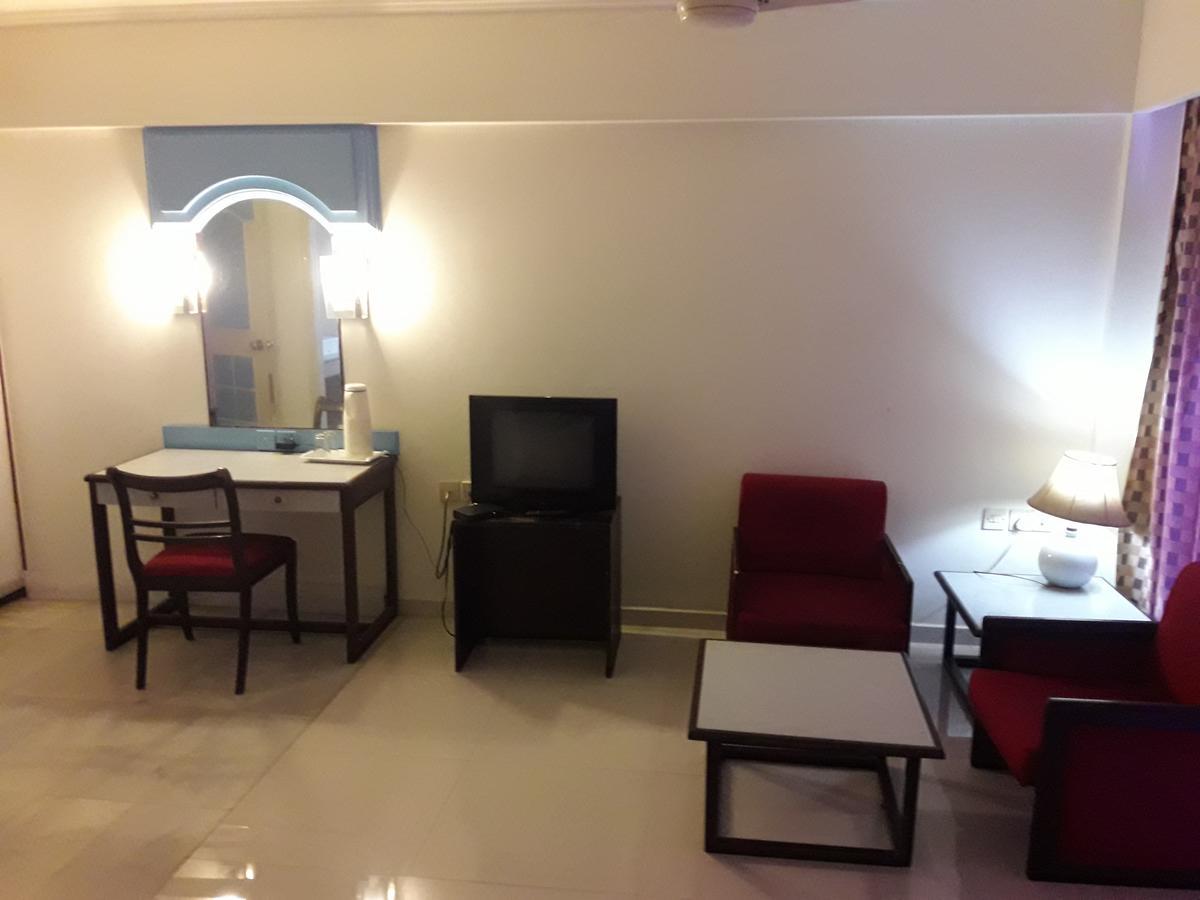 Hotel Bluehill Bhavnagar Eksteriør billede